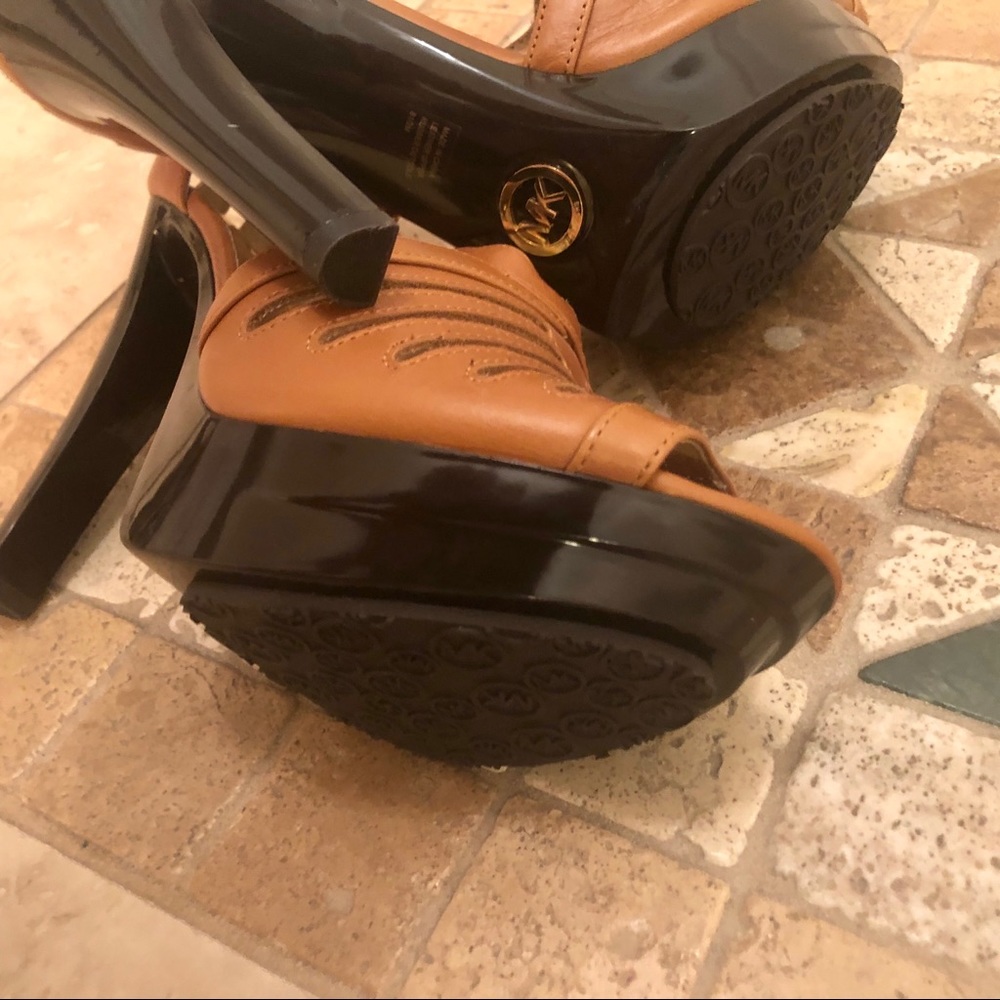 MICHAEL Michael Kors Tan Platform Sandals 8 1/2! - Picture 4 of 8